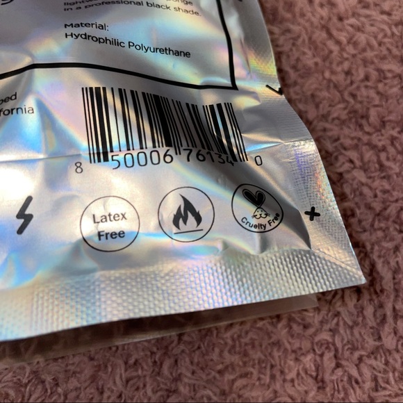 Juno & Co. Storm Cloud Makeup Sponge - Picture 4 of 5